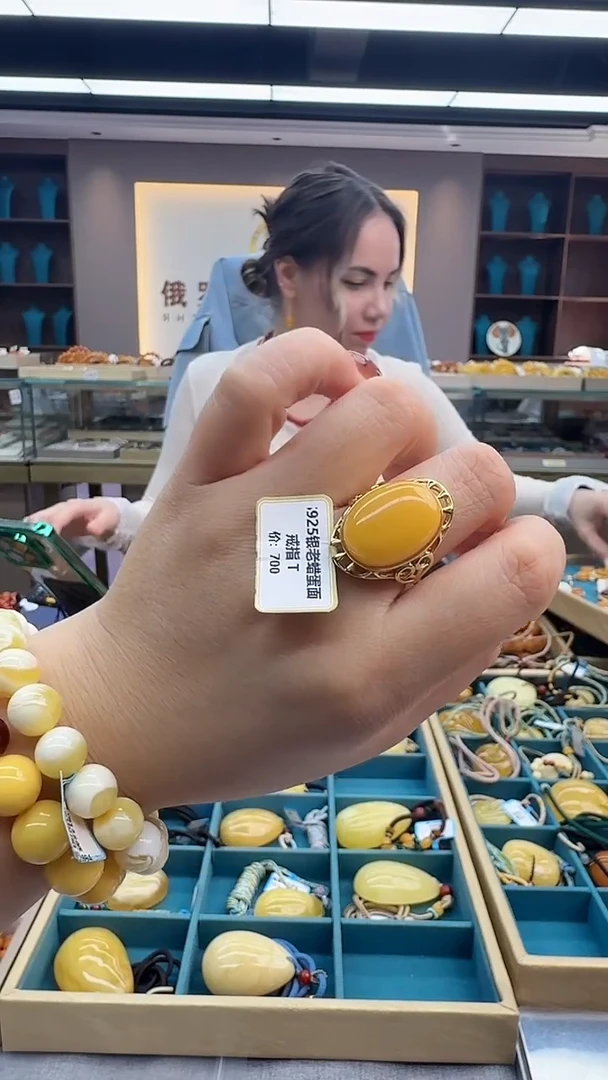 未镶嵌琥珀戒指190秒拍号 假一罚三