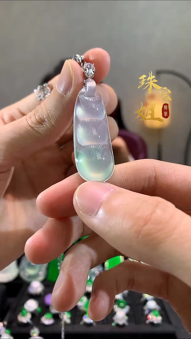 吊坠(赠链)18K金镶嵌翡翠一**花吊坠