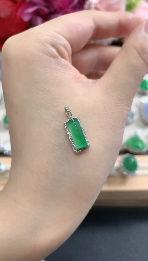 吊坠(不含链)18K金镶嵌翡翠春日珠宝 C5