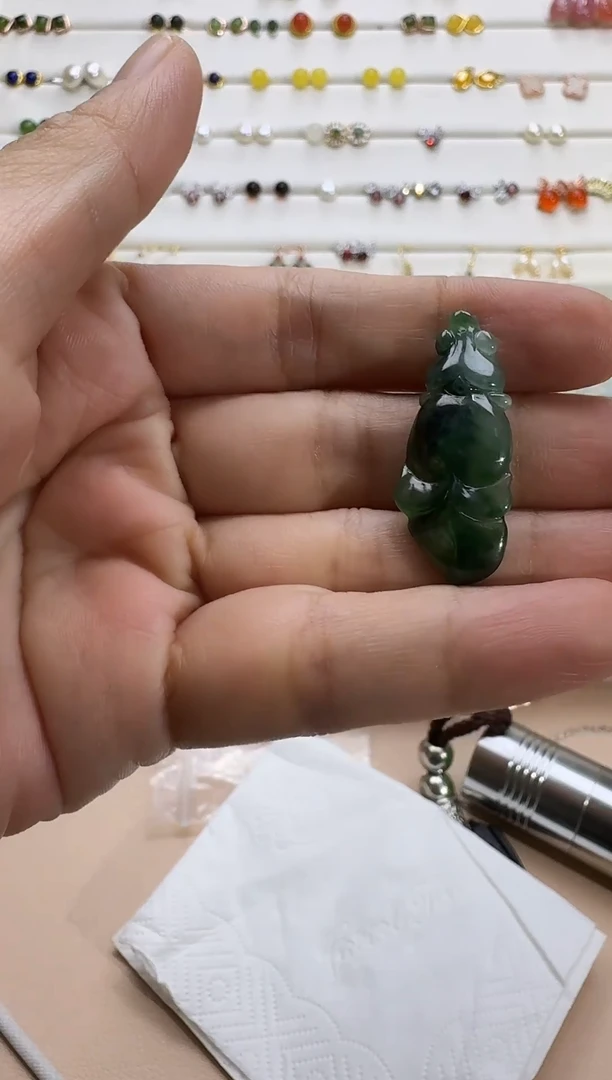 颈饰未镶嵌翡翠咖**凉未镶嵌 翡翠