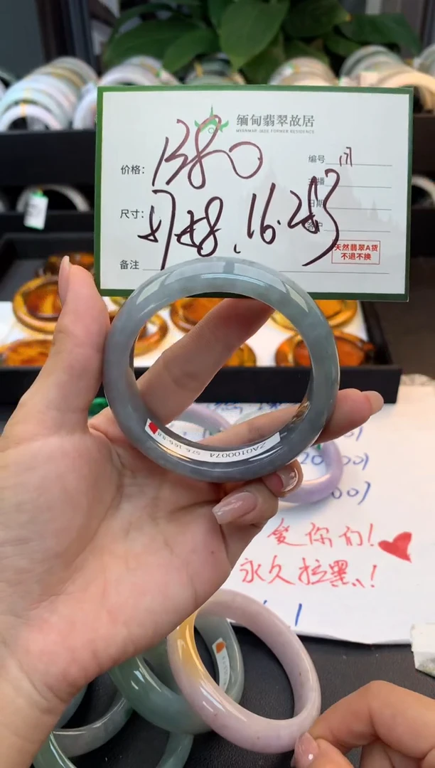 未镶嵌定制翡翠毛货需精细抛光+多人