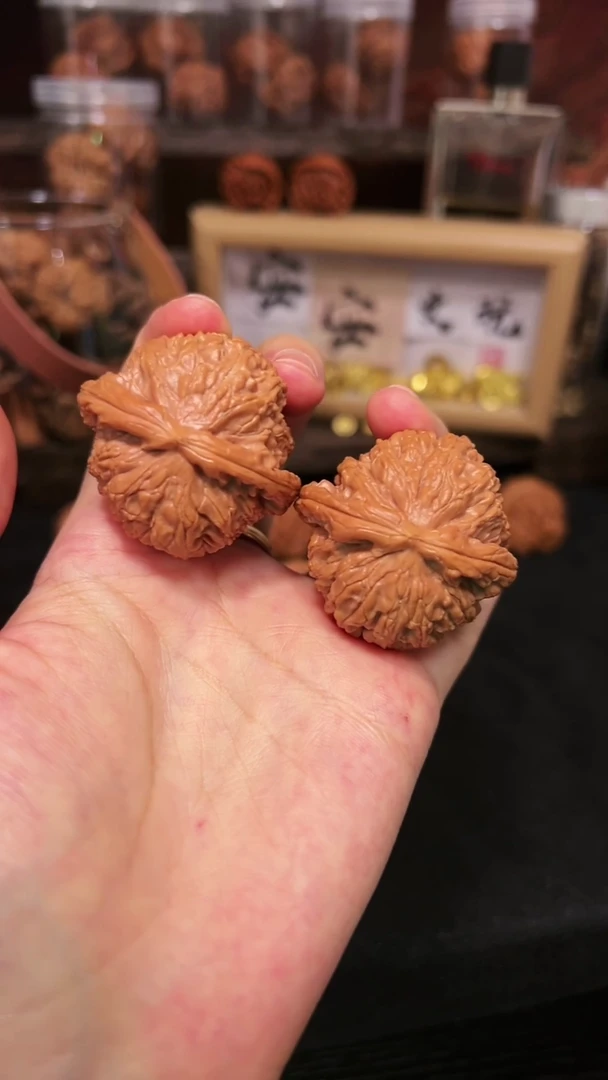 文玩核桃把件球白42mm（大漏特漏）