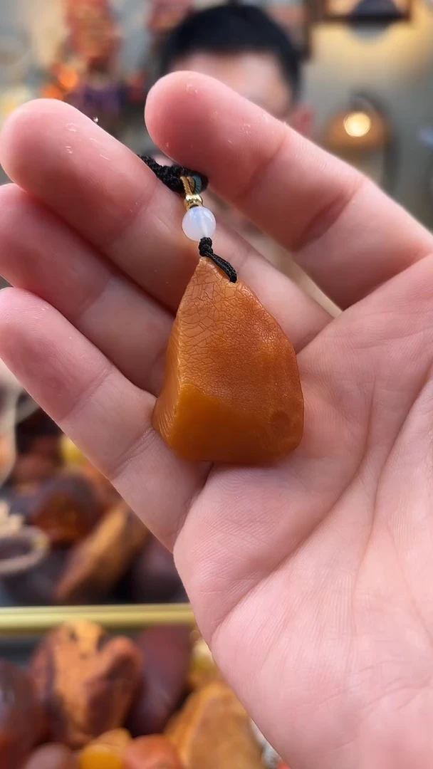 未镶嵌颈饰琥珀吊坠