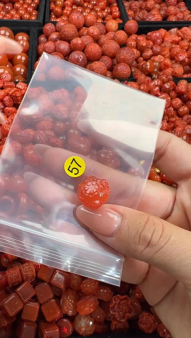 南红玛瑙未镶嵌颈饰1