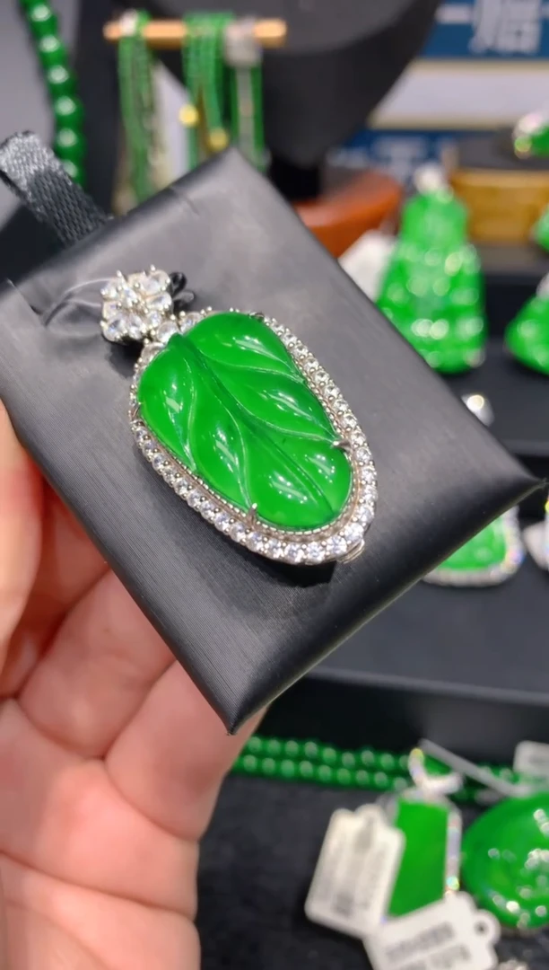 颈饰银S925镶嵌翡翠31一季