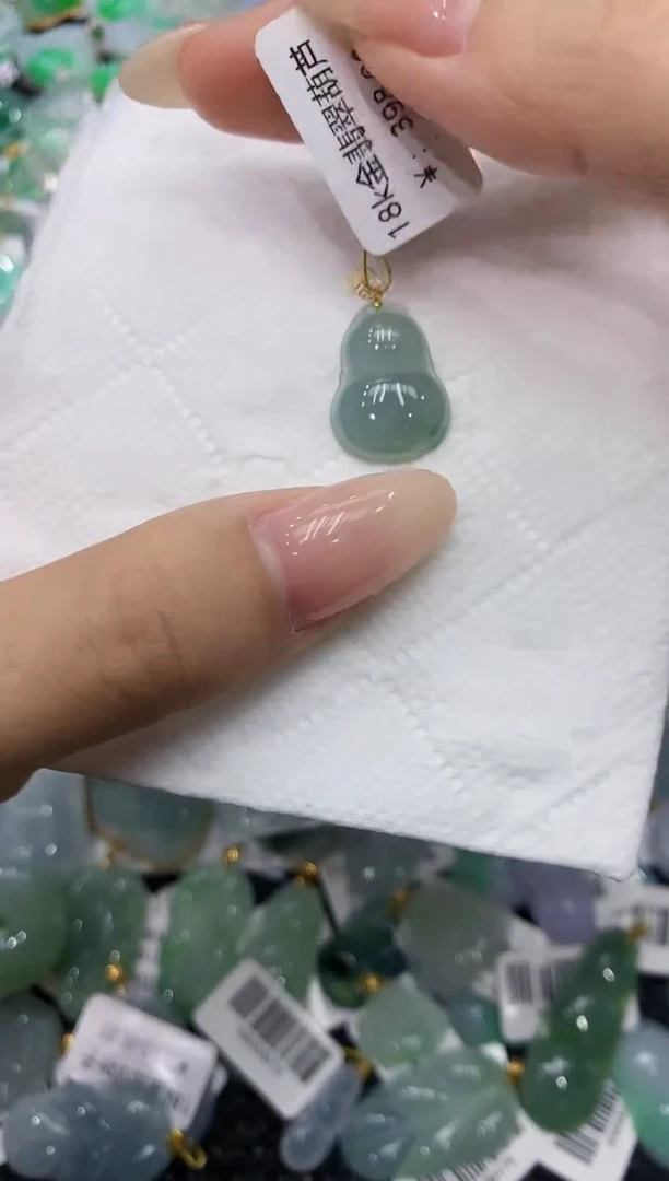 翡翠18K金镶嵌颈饰 111111111111