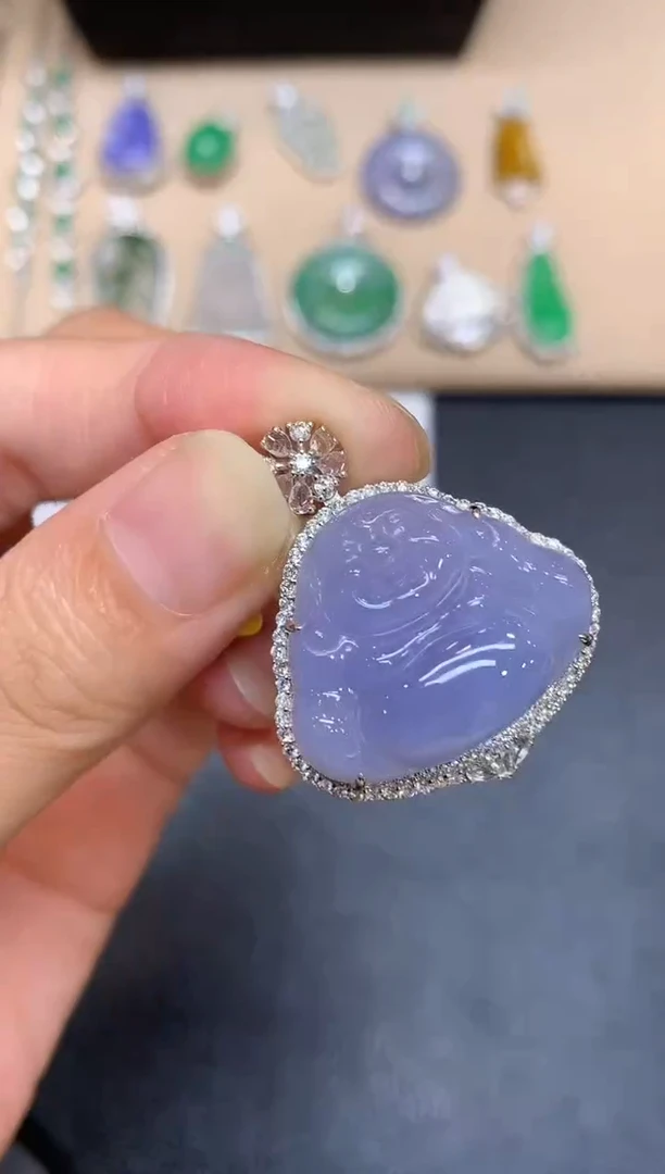 颈饰18K金镶嵌翡翠佛公【无服务费