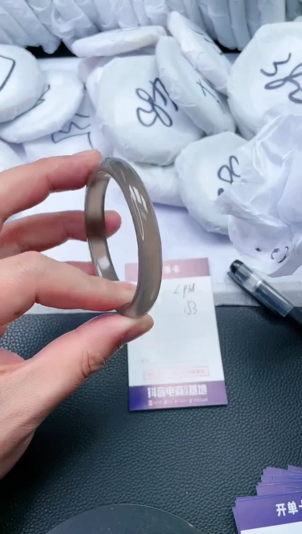 【闪购商品】石英质玉手镯未镶嵌L938