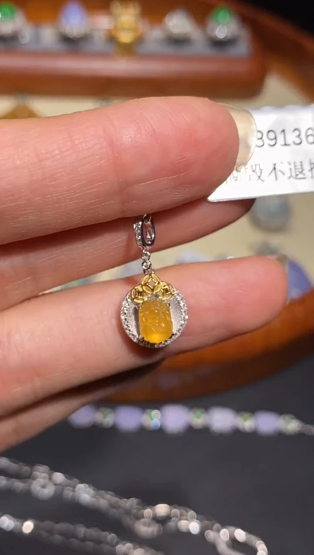 【闪购商品】翡翠吊坠(不含链)18K金镶嵌吊坠