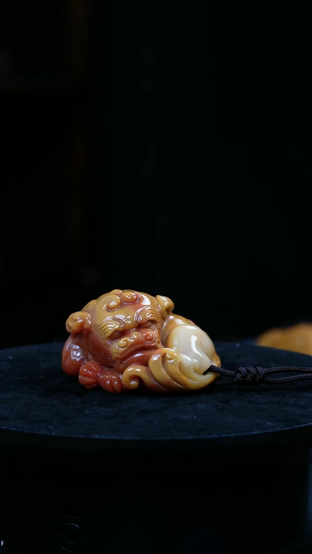 【闪购商品】寿山石印石瑞兽回头北田