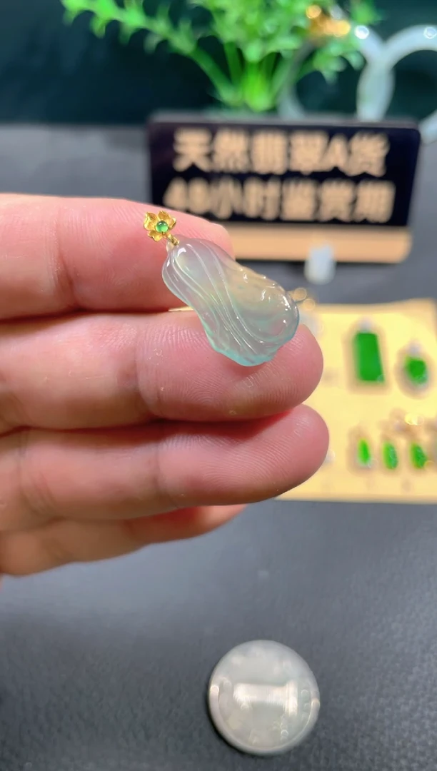 翡翠18K金镶嵌颈饰翡翠