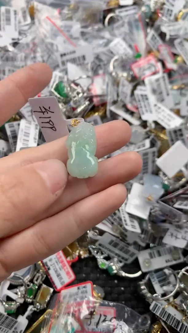 18K金镶嵌戒指翡翠777   1