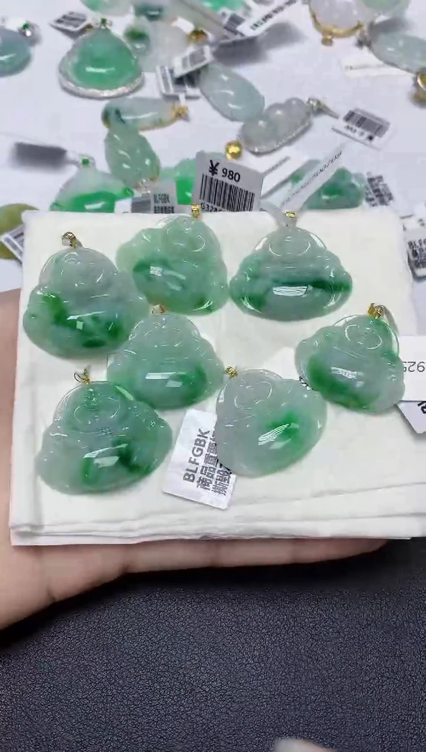 翡翠18K金镶嵌颈饰天然缅甸翡翠A货多样性发其一