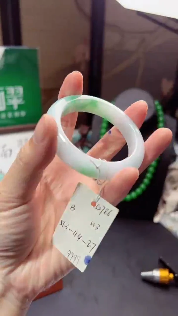 翡翠手镯未镶嵌翡翠手镯2