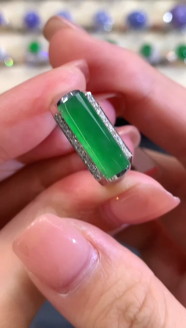 18K金镶嵌戒指翡翠a99