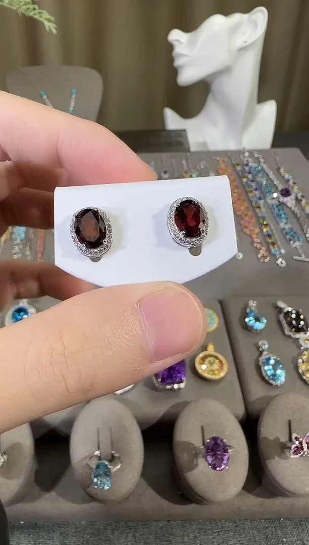 银S925镶嵌耳饰石榴石9*7mm耳钉简约设计款