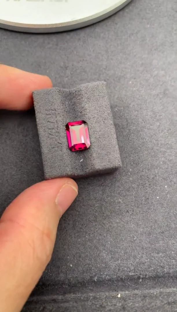 未镶嵌裸石石榴石2.6ct 镁铝榴石 定制 B