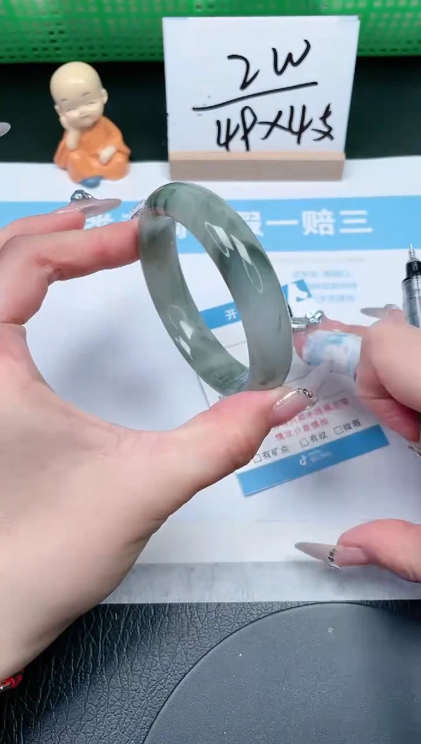 【闪购商品】石英质玉手镯未镶嵌157-56.7