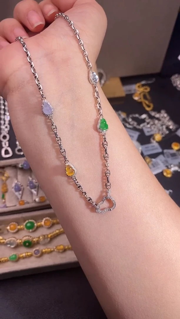 颈饰18K金镶嵌翡翠项链