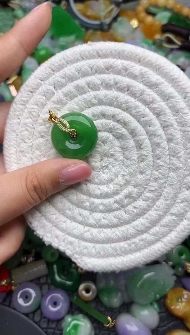 颈饰未镶嵌翡翠缅甸翡翠吊坠