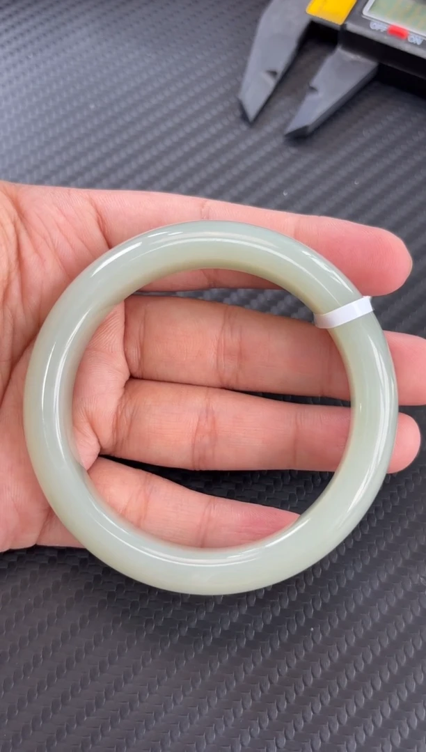 未镶嵌手镯和田玉且末微色差近矿56Sm