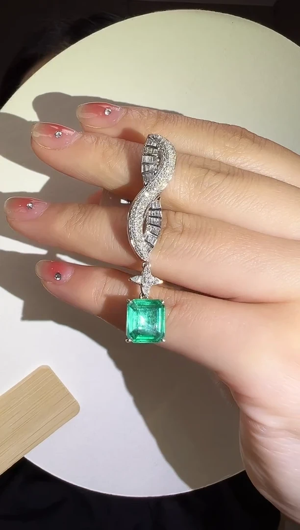 吊坠(不含链)18K金镶嵌祖母绿8【主石2.55ct】