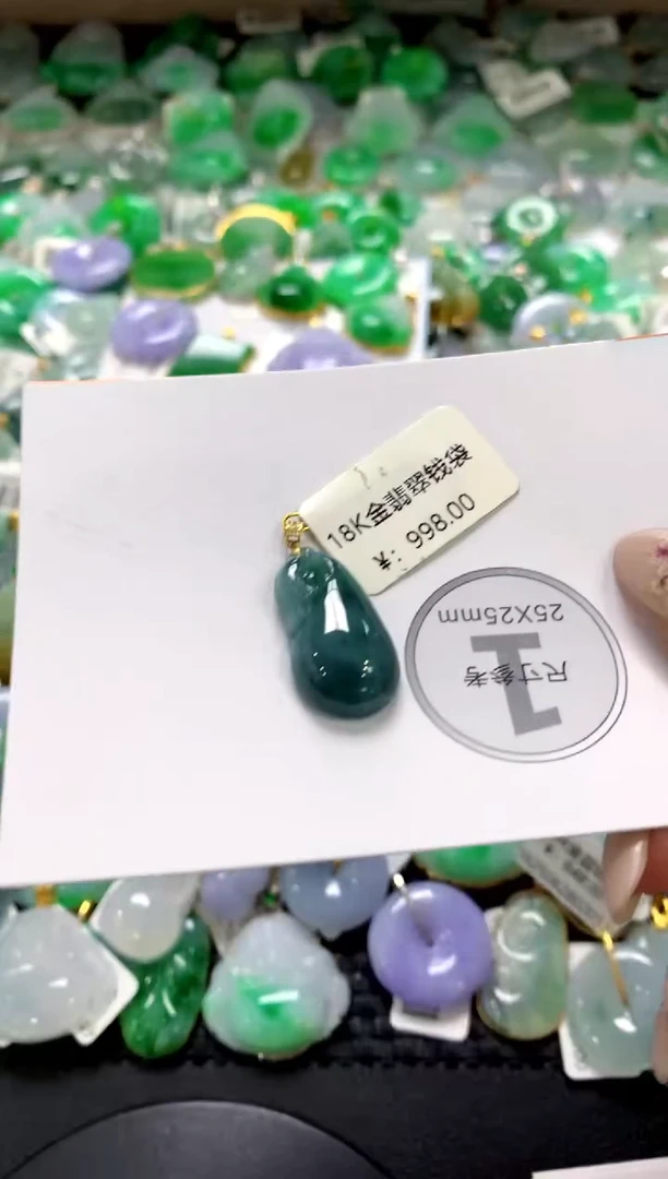 翡翠18K金镶嵌颈饰1111111111111111