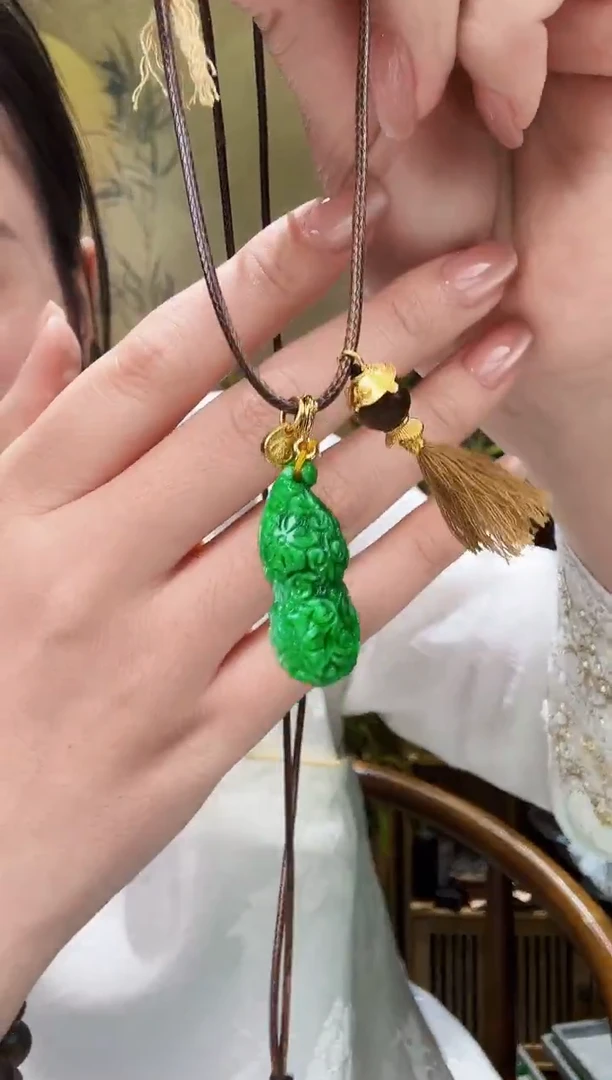 颈饰未镶嵌翡翠吊坠