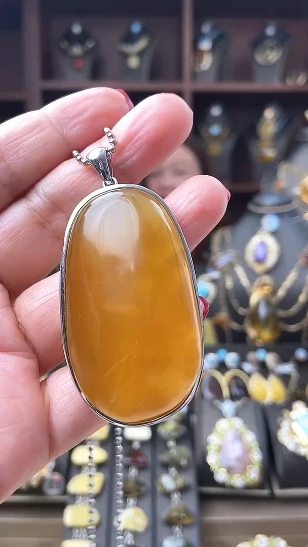 【闪购商品】琥珀颈饰银S925镶嵌吊坠