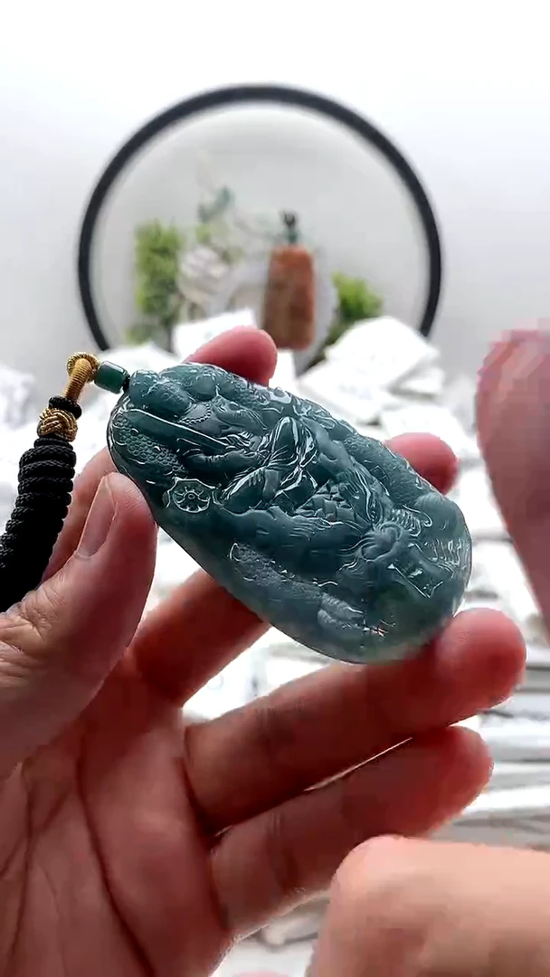 颈饰未镶嵌翡翠虚空藏