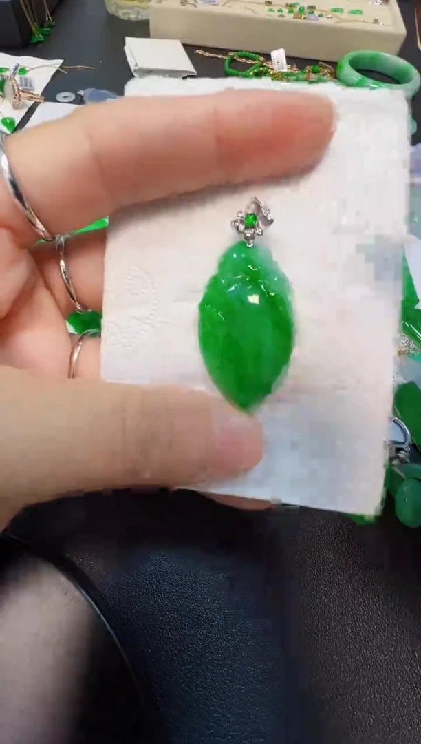 吊坠(不含链)18K金镶嵌翡翠4800