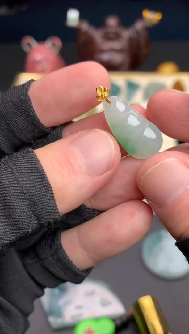 颈饰未镶嵌翡翠天然翡翠豆子