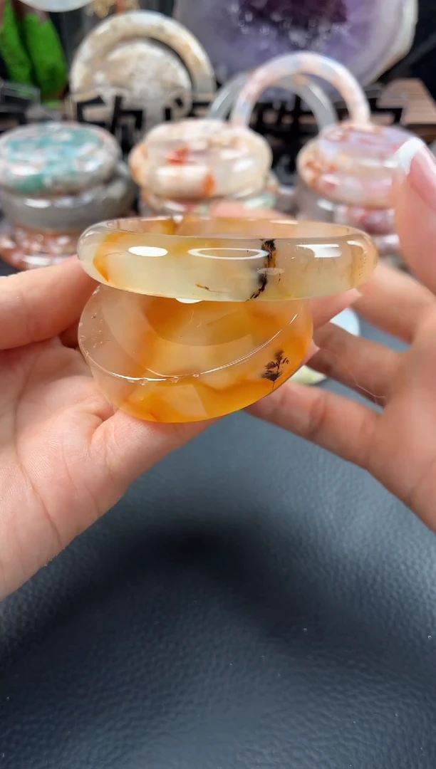 未镶嵌手镯（圆镯）石英质玉55