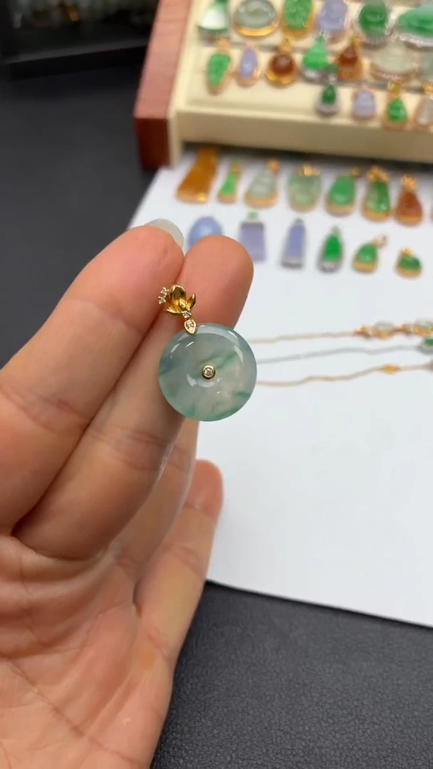 颈饰18K金镶嵌翡翠天然翡翠A货