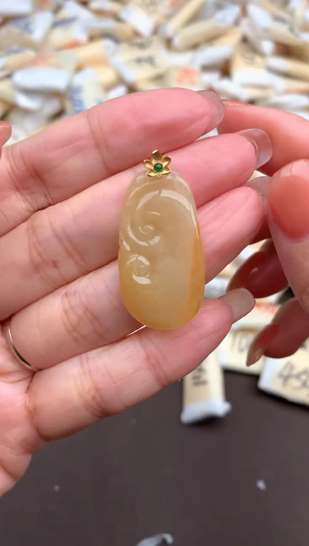 18K金镶嵌挂件翡翠—