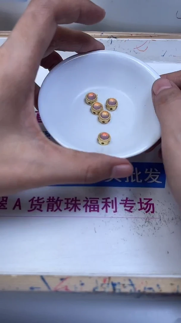 合金散珠玛瑙/玉髓D124 合琻 橙色盒子5个15元