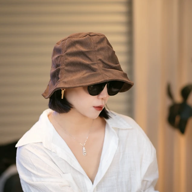 李小玉 2025 新款 “褶皱渔夫” 灯芯绒复古百搭文艺显脸小气质盆帽