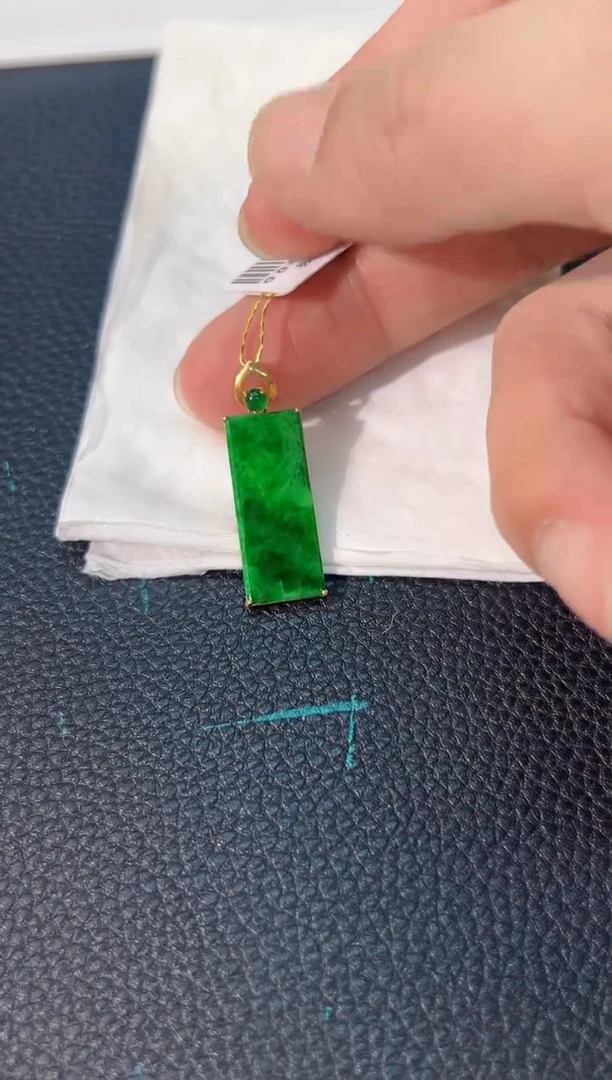 颈饰18K金镶嵌翡翠 缅料A货/支持复检/一件