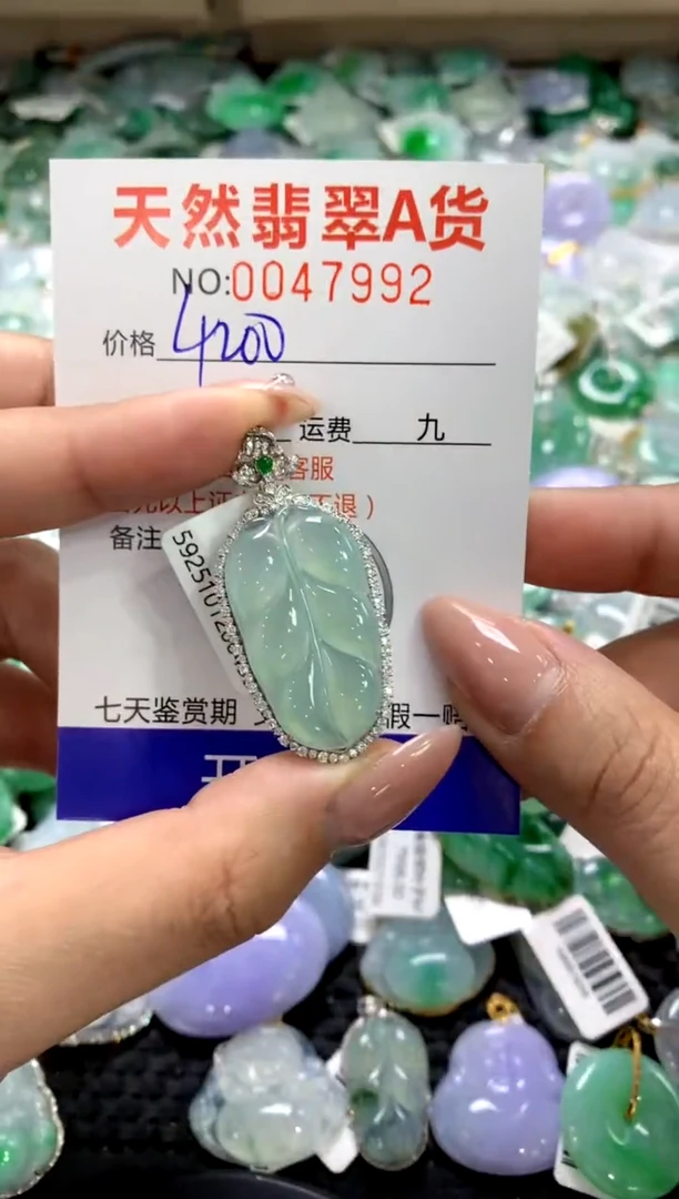 颈饰18K金镶嵌翡翠1111111111111111