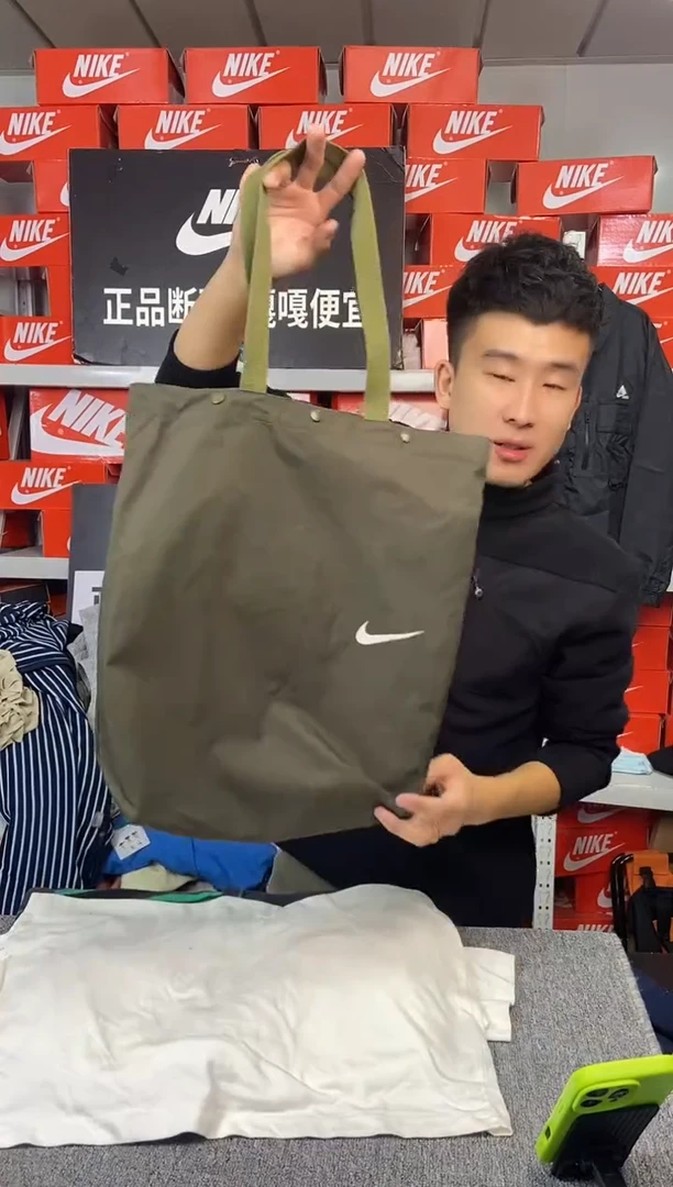 军绿色三防面料挎包 瑕疵直播间过款 全新无暇