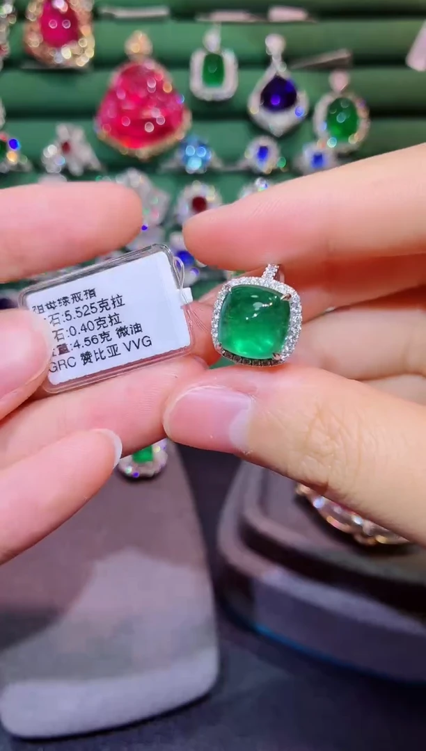 18K金镶嵌戒指祖母绿5.525克拉