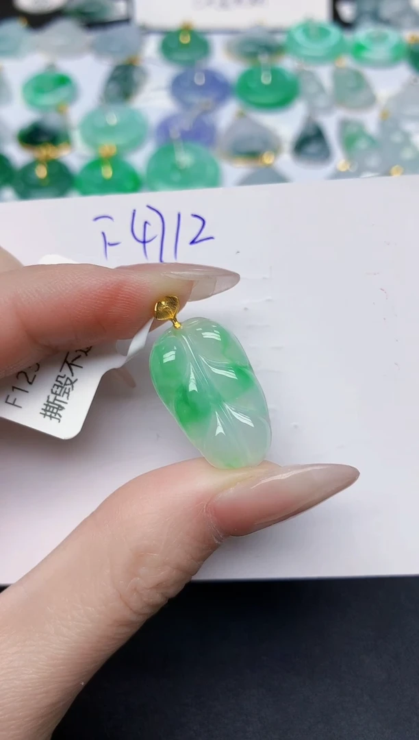 颈饰18K金镶嵌翡翠天然缅甸A货翡翠百元以上9元证书费自理
