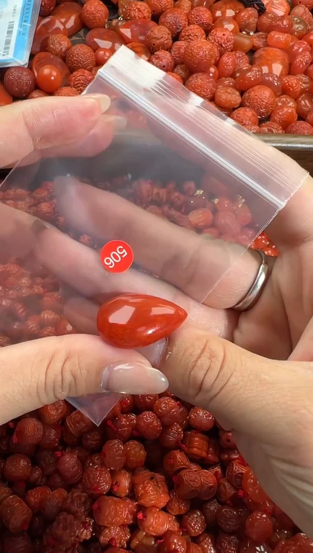 南红玛瑙未镶嵌颈饰1