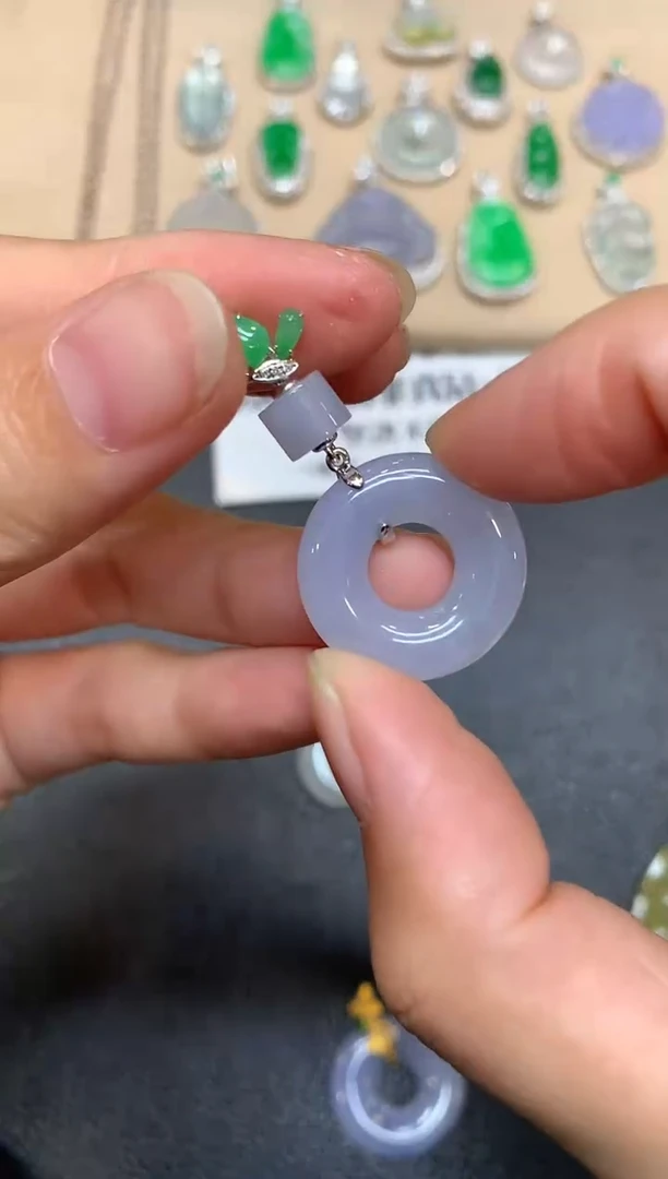 颈饰18K金镶嵌翡翠甜甜圈【无服务费