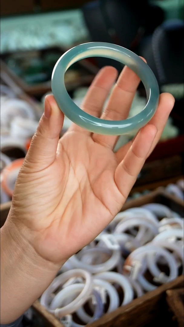 未镶嵌镯子玛瑙/玉髓2.4  60圈口