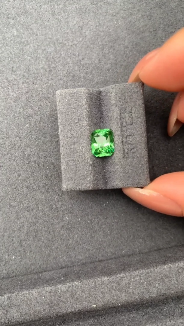 未镶嵌珠宝半成品石榴石1.8ct沙弗莱 FH 定制