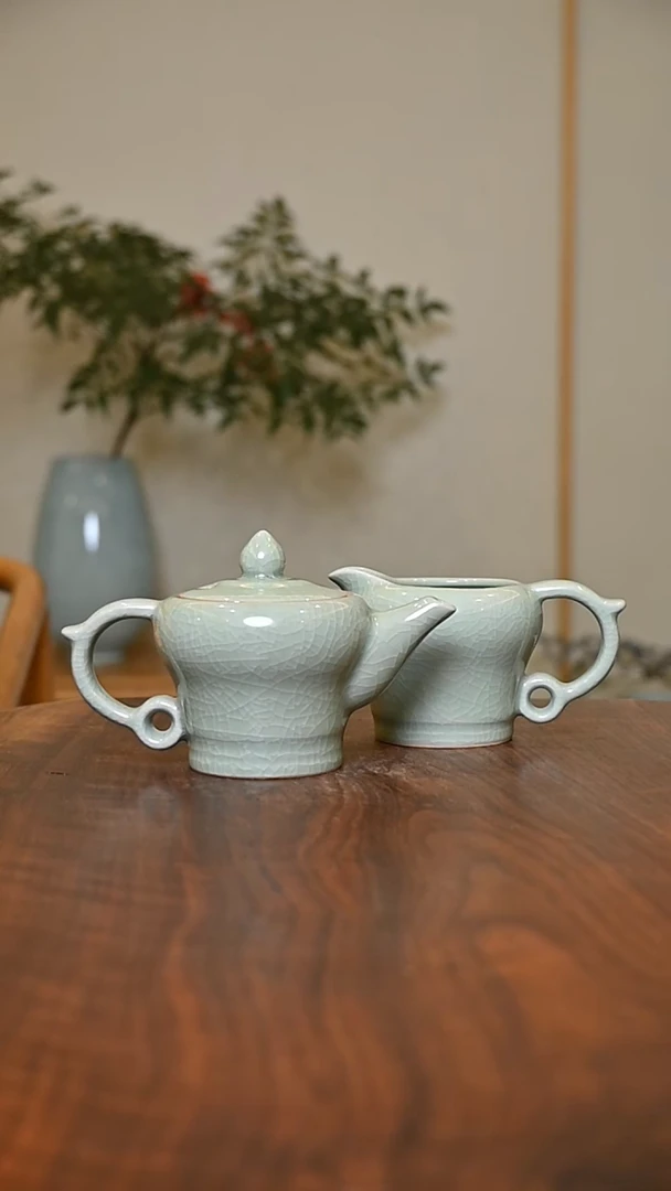 高升壶+公道 豆绿釉 微瑕 朱家汝窑款