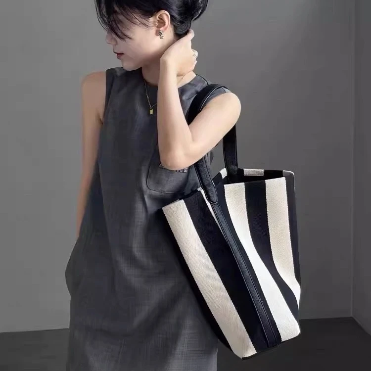 2025新款黑白条纹撞色帆布女手提包大容量简约休闲通勤托特包单肩