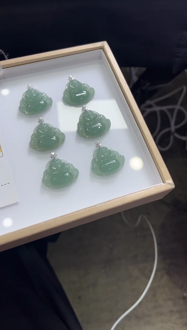 颈饰18K金镶嵌翡翠V215 /多样性发一件/