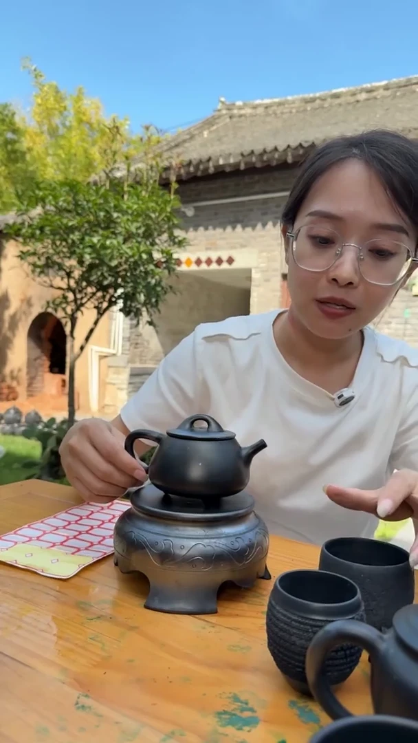 神农黑陶微瑕三足壶